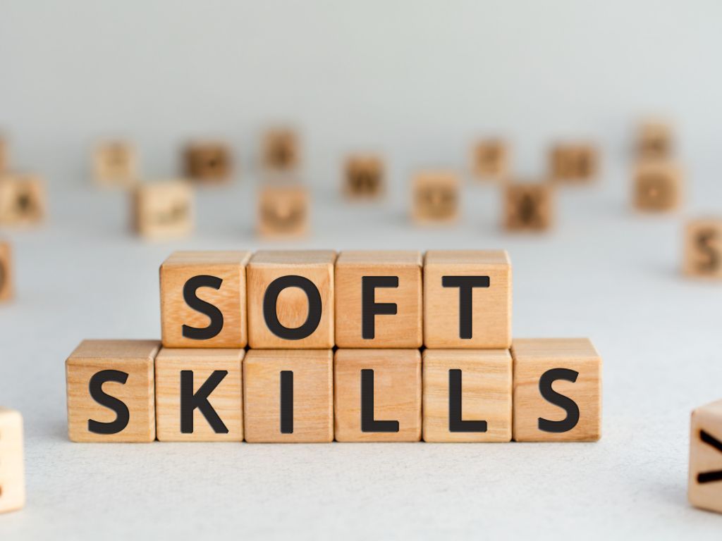Top 3 Non-Technical Skills for Effective Data Analyst